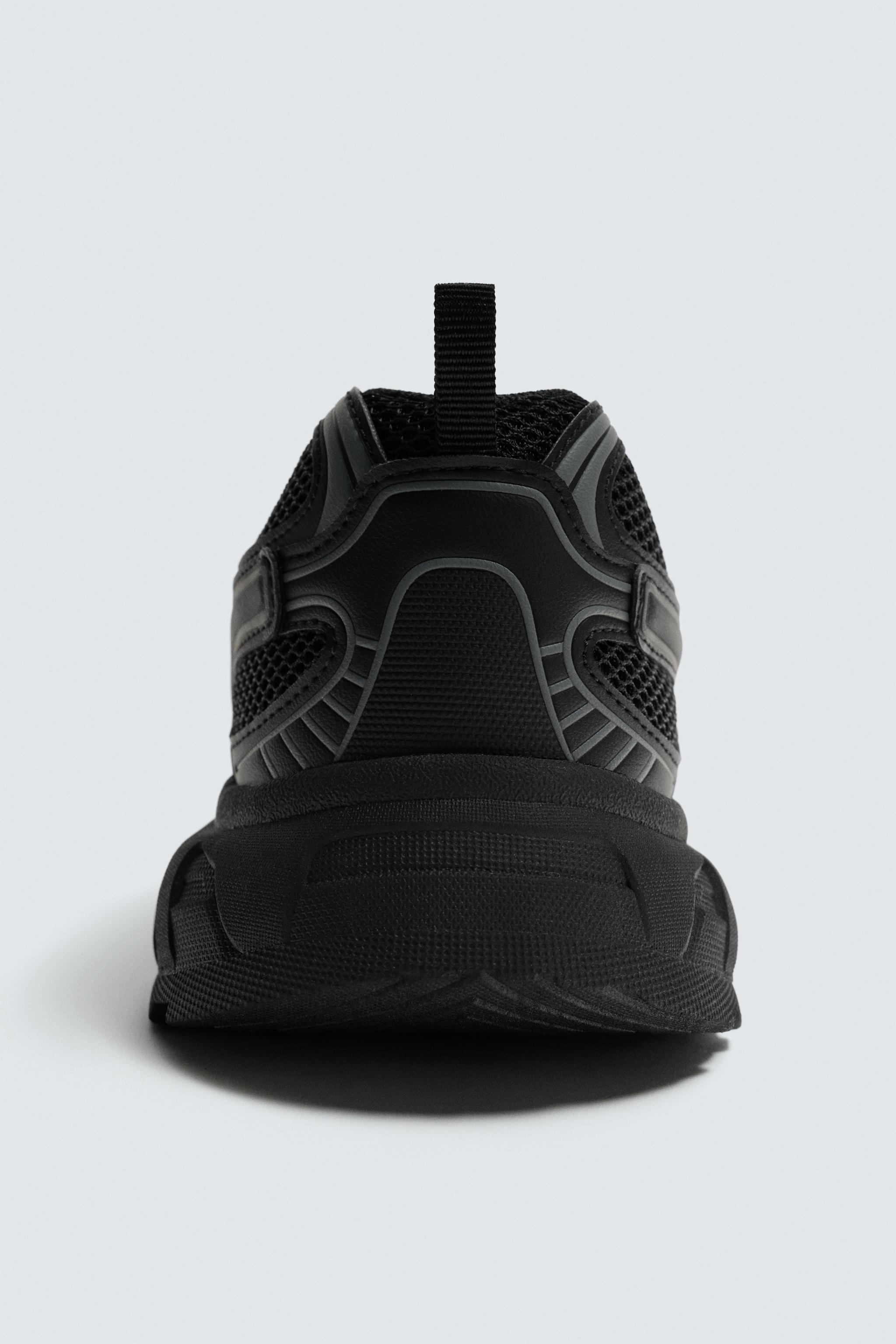 CHUNKY SOLE SNEAKERS